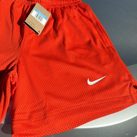 NWT Size Medium Men Orange Dri-Fit Mesh Nike Shorts with pockets / drawstring - Picture 2 of 9